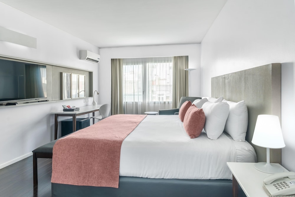 Room, Queen Bed, Accessible, Dazzler By Wyndham Buenos Aires Recoleta Ex Dazzler Recoleta 6/10