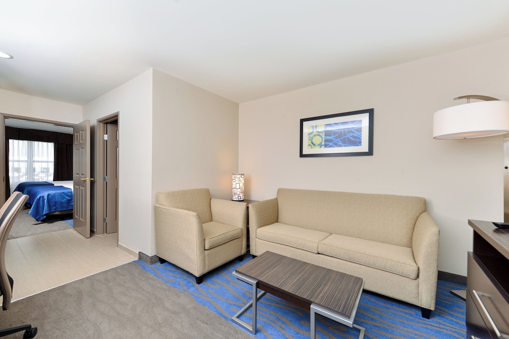 Holiday Inn Express Hotel & Suites St. Louis West-O Fallon 45/71