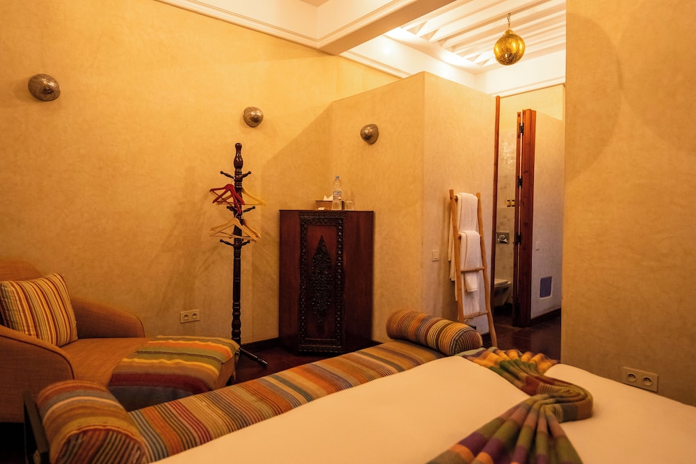 Riad Les Yeux Bleus 40/75