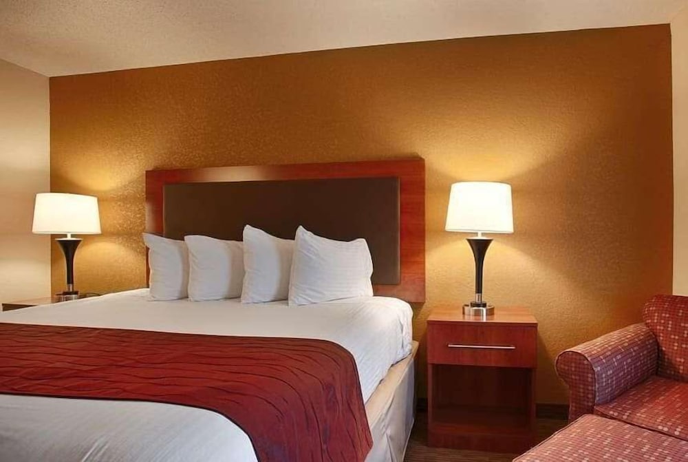 Days Inn by Wyndham Indiana PA Near IUP 5/17
