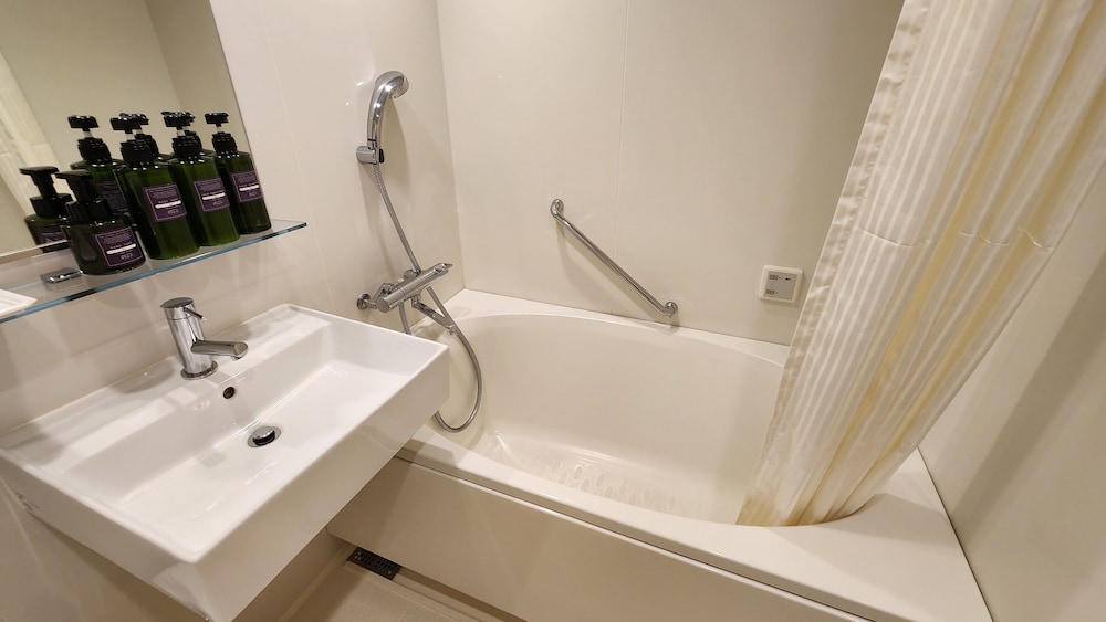 Shin Osaka Station Hotel Honkan 53/55