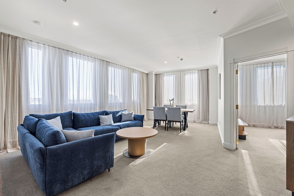 DISTINCTION CHRISTCHURCH HOTEL 43/67