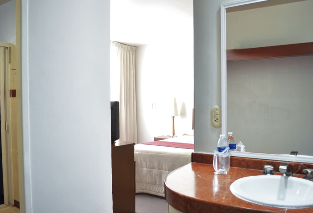 Junior Suite, Double Bed, Hotel Mediterraneo 2/2