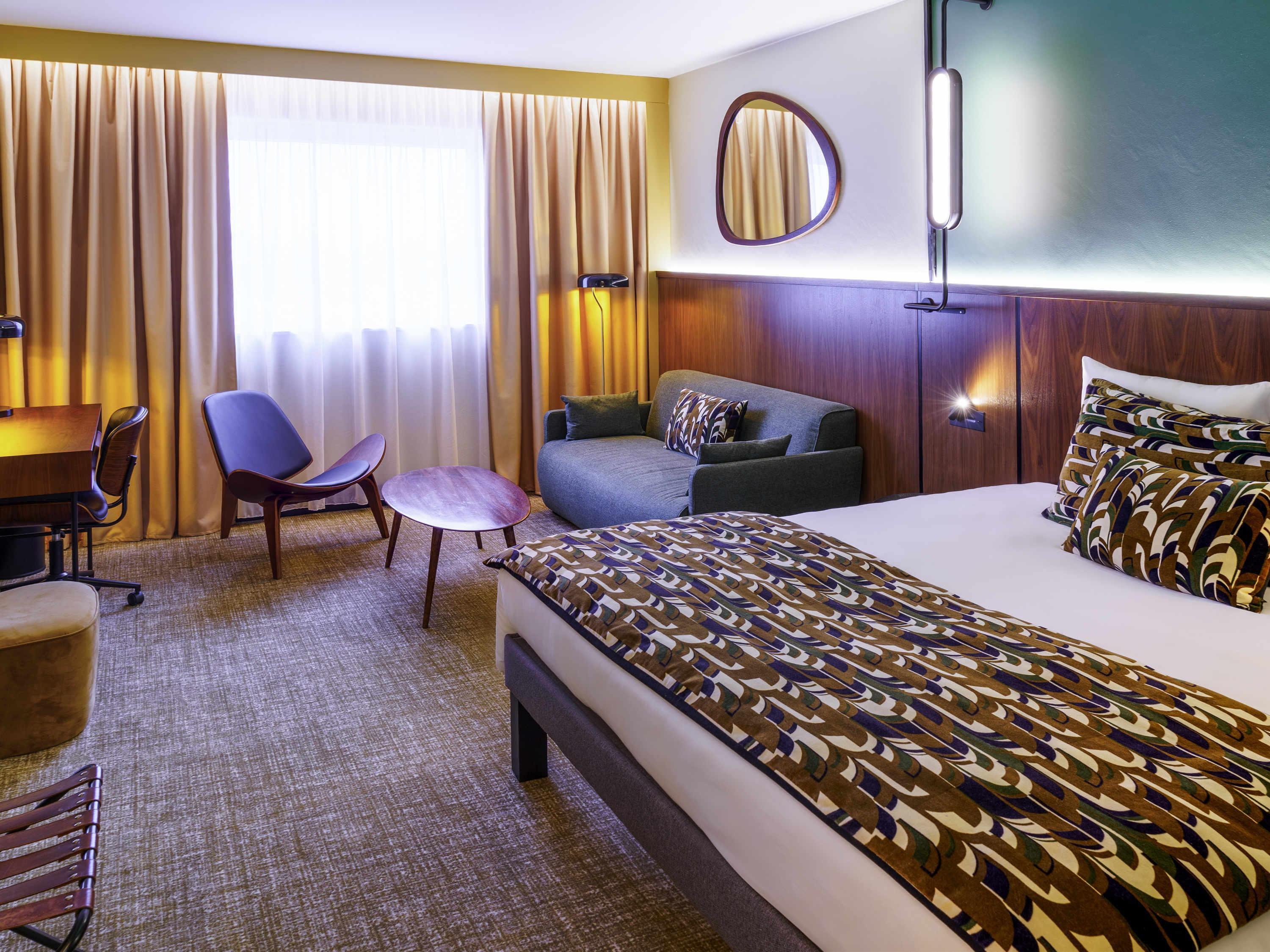 EXECUTIVE, DOUBLE BED, BATHTUB