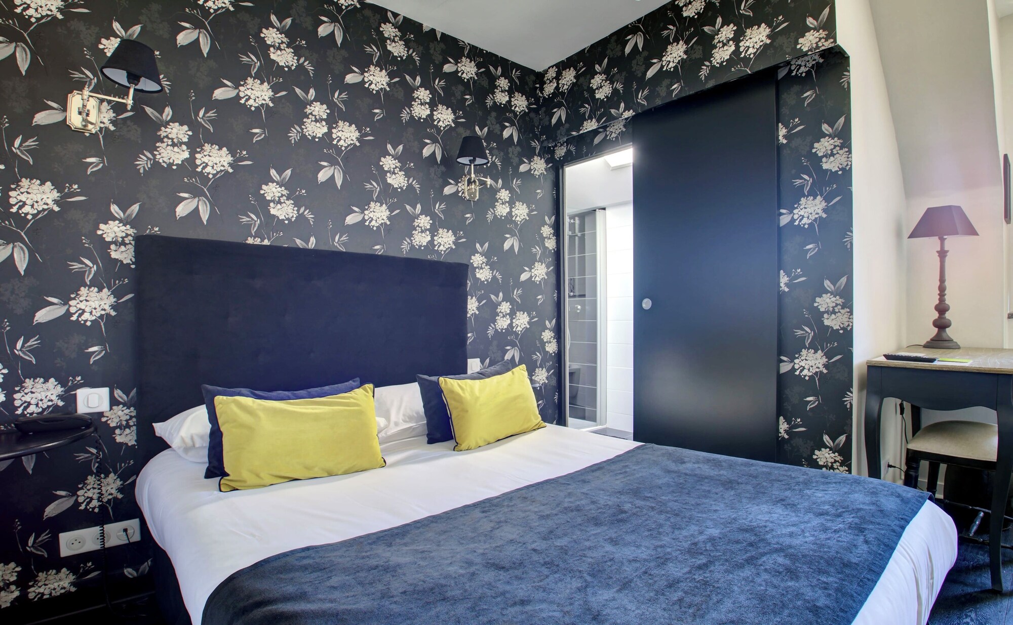 غرفة كلاسيكية بسرير مزدوج، Hotel Du Mail 5/10