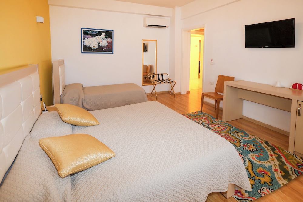 Grand White City Hotel 31/41