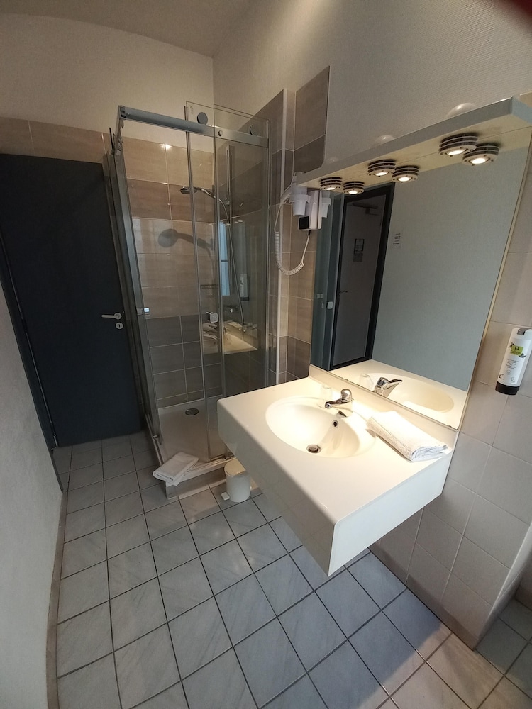 P'TIT DEJ-HOTEL COGNAC LA RESIDENCE 46/47