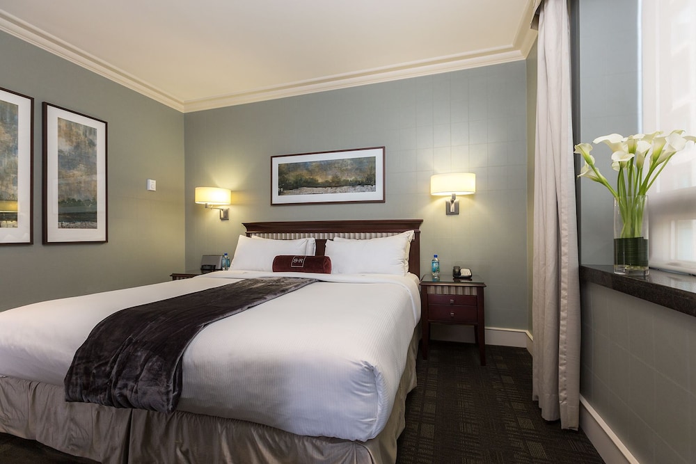 JUNIOR SUITE, KING BED, SOFA