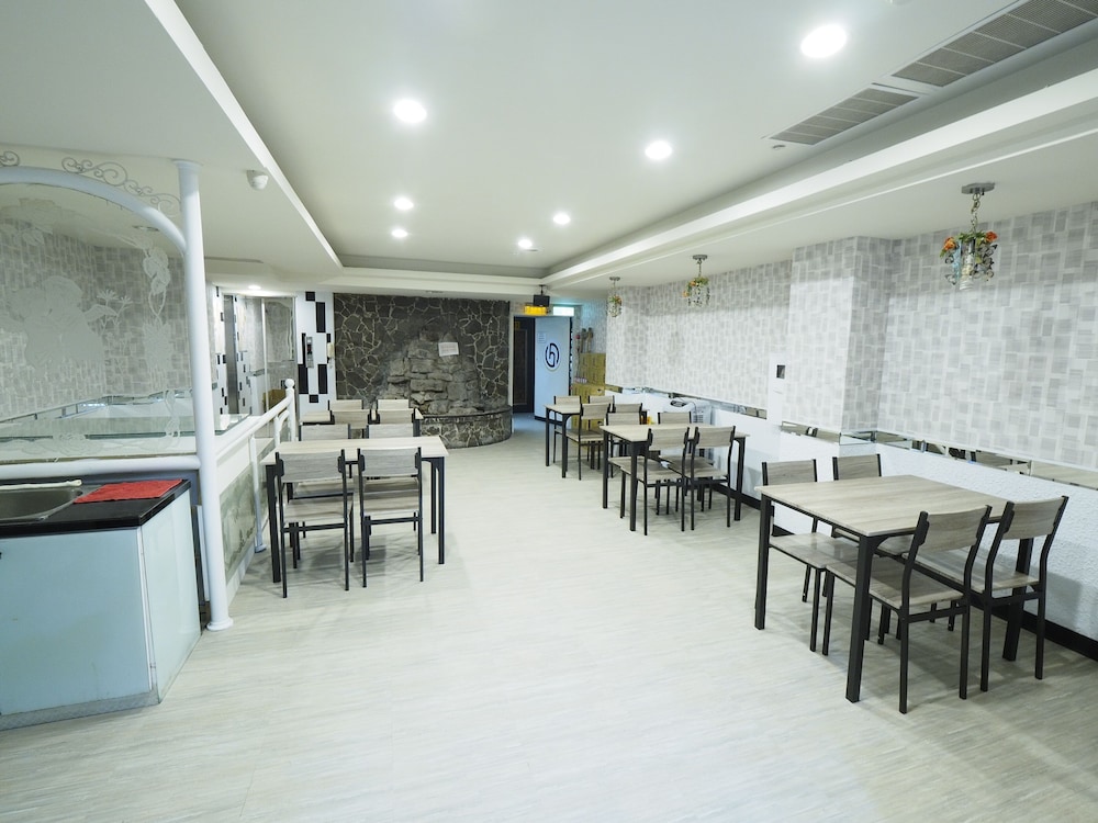 HeYue Hotel 50/55