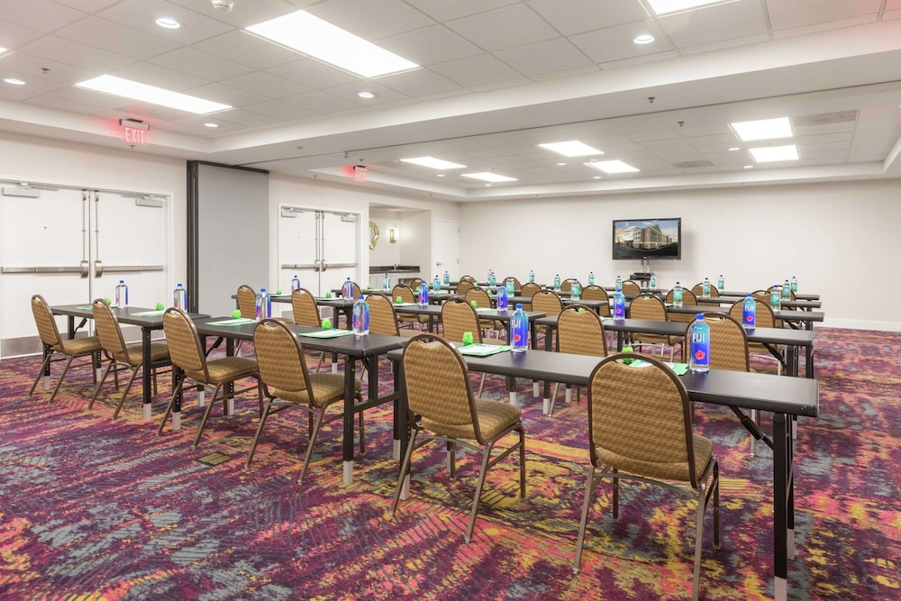 Homewood Suites By Hilton Greenville 34/35