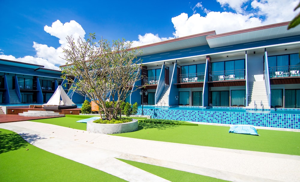 THE PHU BEACH HOTEL 58/65