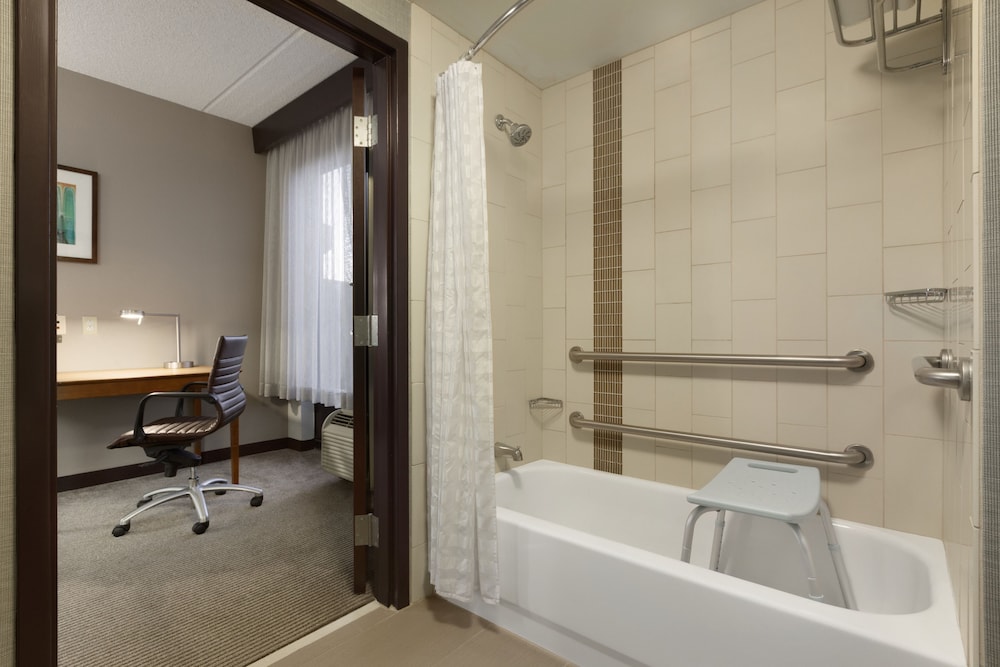 Hyatt Place Nashville Airport 14/62
