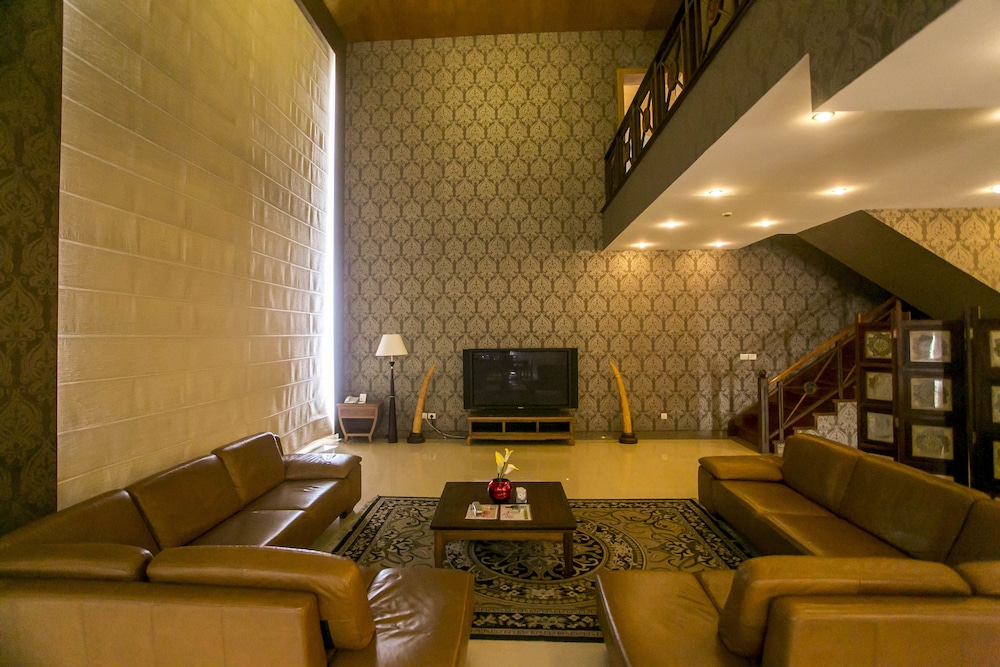 Lagos Oriental Hotel 52/74