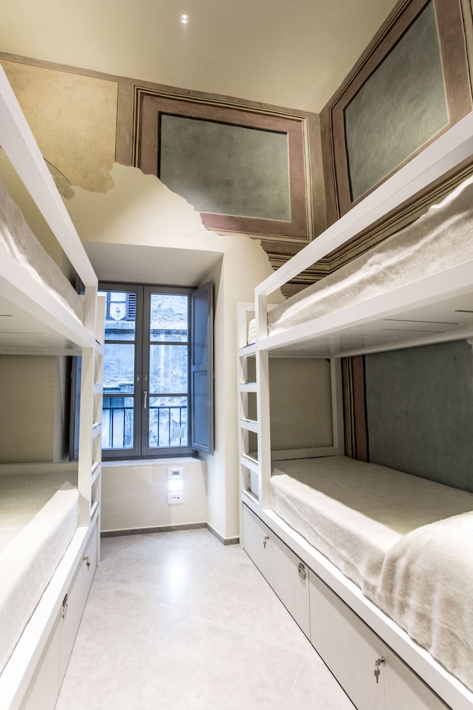 Little Italy Hostel 10/32