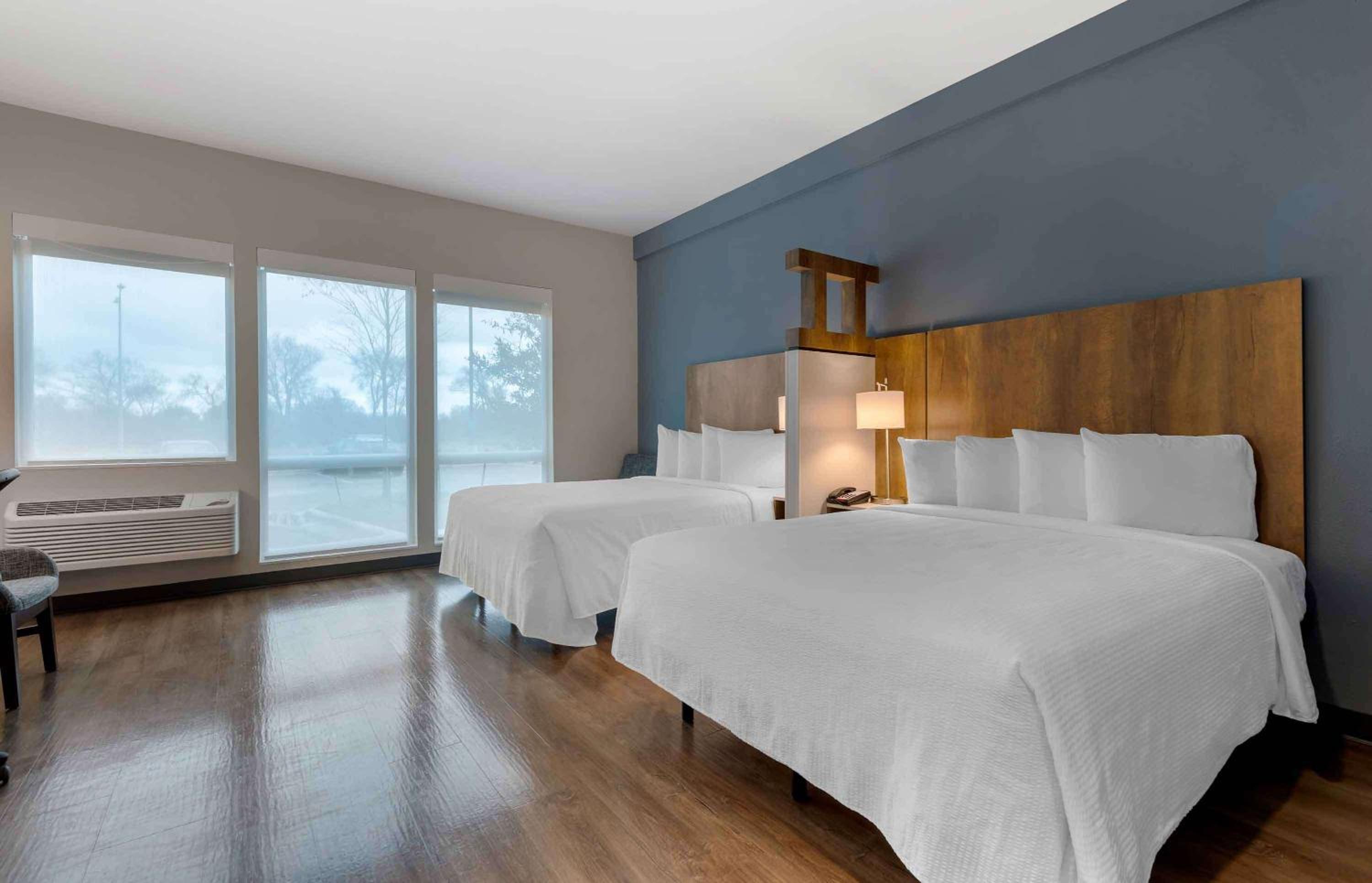 Ideal, Studio, 2 Queen Beds