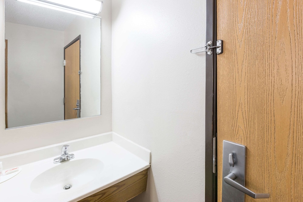 Room, 2 Queen Beds, Pet Friendly