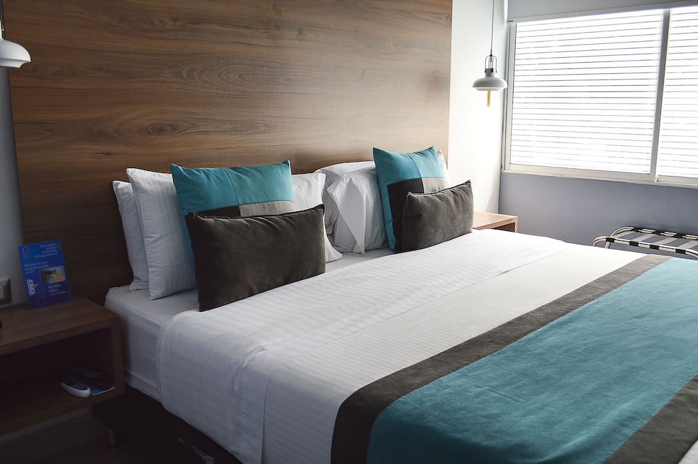 HOTEL BLUE CONCEPT 28/65