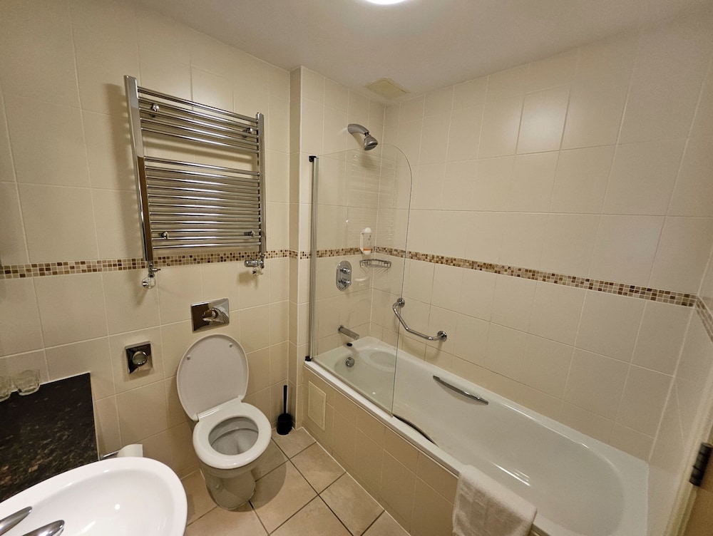 OYO Blaby Westfield Hotel 63/64