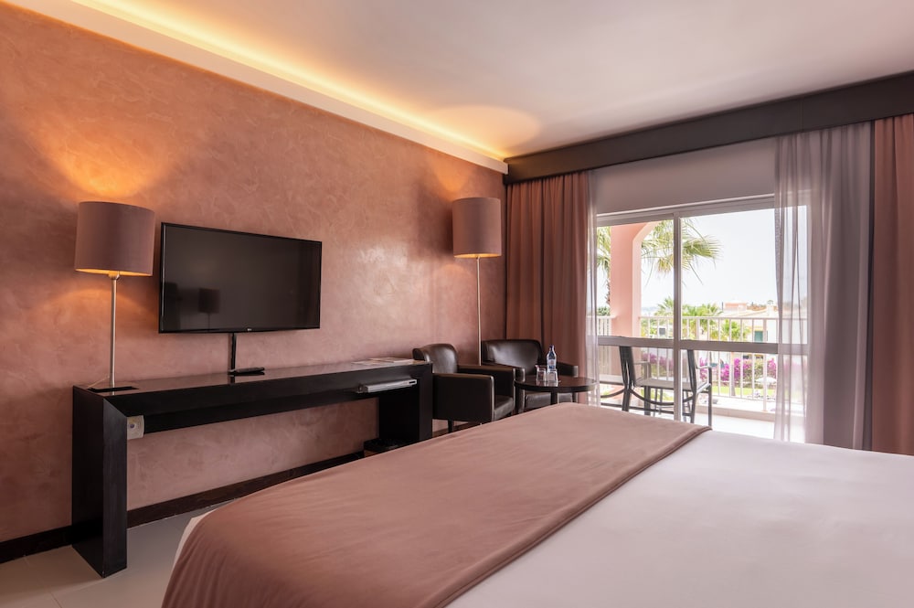 غرفة بسرير كوين بإطلالة على المسبح، Vila Gale Praia 7/10
