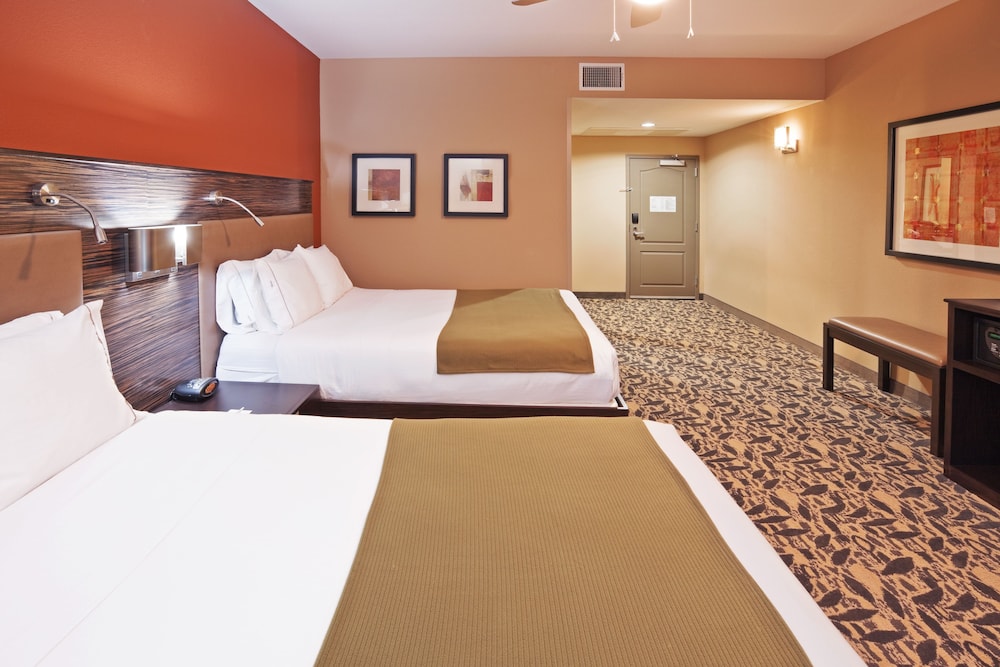 Holiday Inn Express Amp Suites North Dallas At Preston 19/48