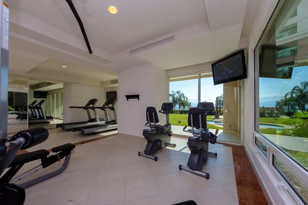 Grand Venetian Condominium 17/50