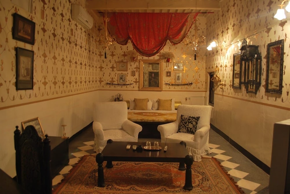 Hotel Bhairon Vilas 15/25