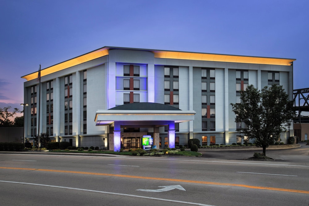 Holiday Inn Express and Suites Cincinnati Riverfront, an IHG Hotel 3/64