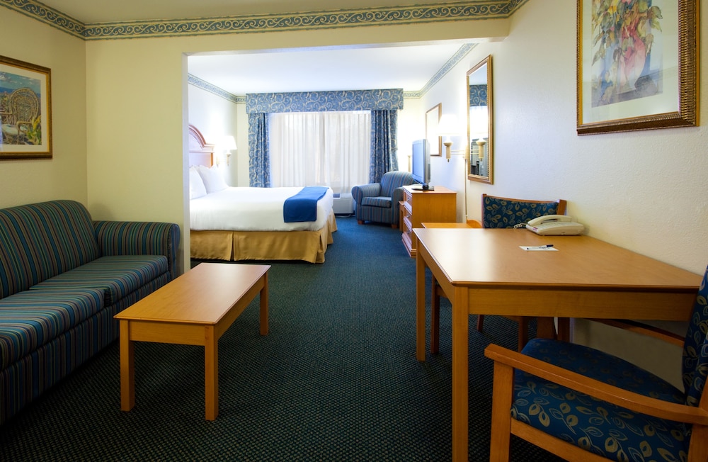 Holiday Inn Express & Suites Jacksonville - Blount Island, an IHG Hotel 45/80
