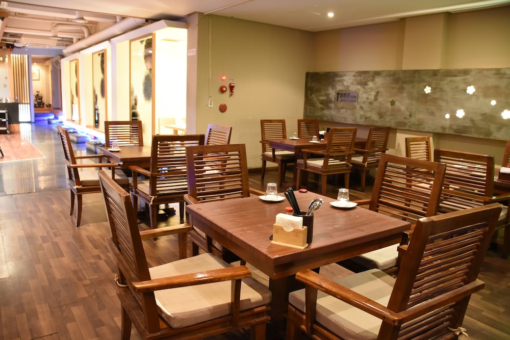 Hotel Food & Tour 37/50