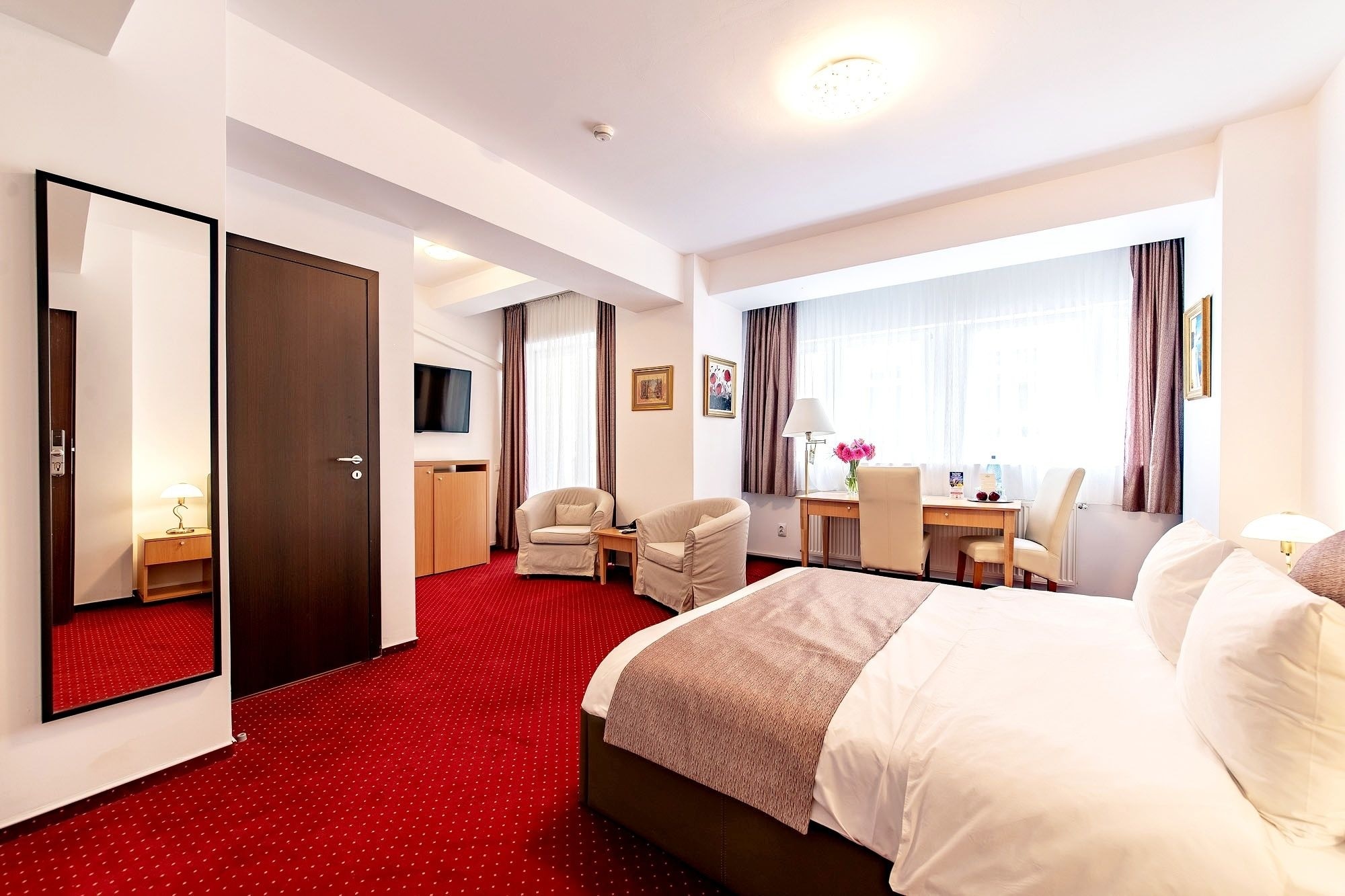 ROOM, KING BED, BALCONY, SMOKING