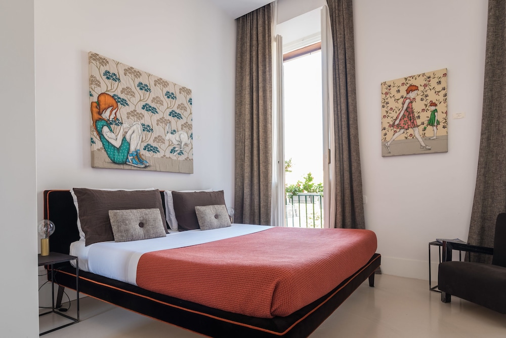 DELUXE, DOUBLE BED