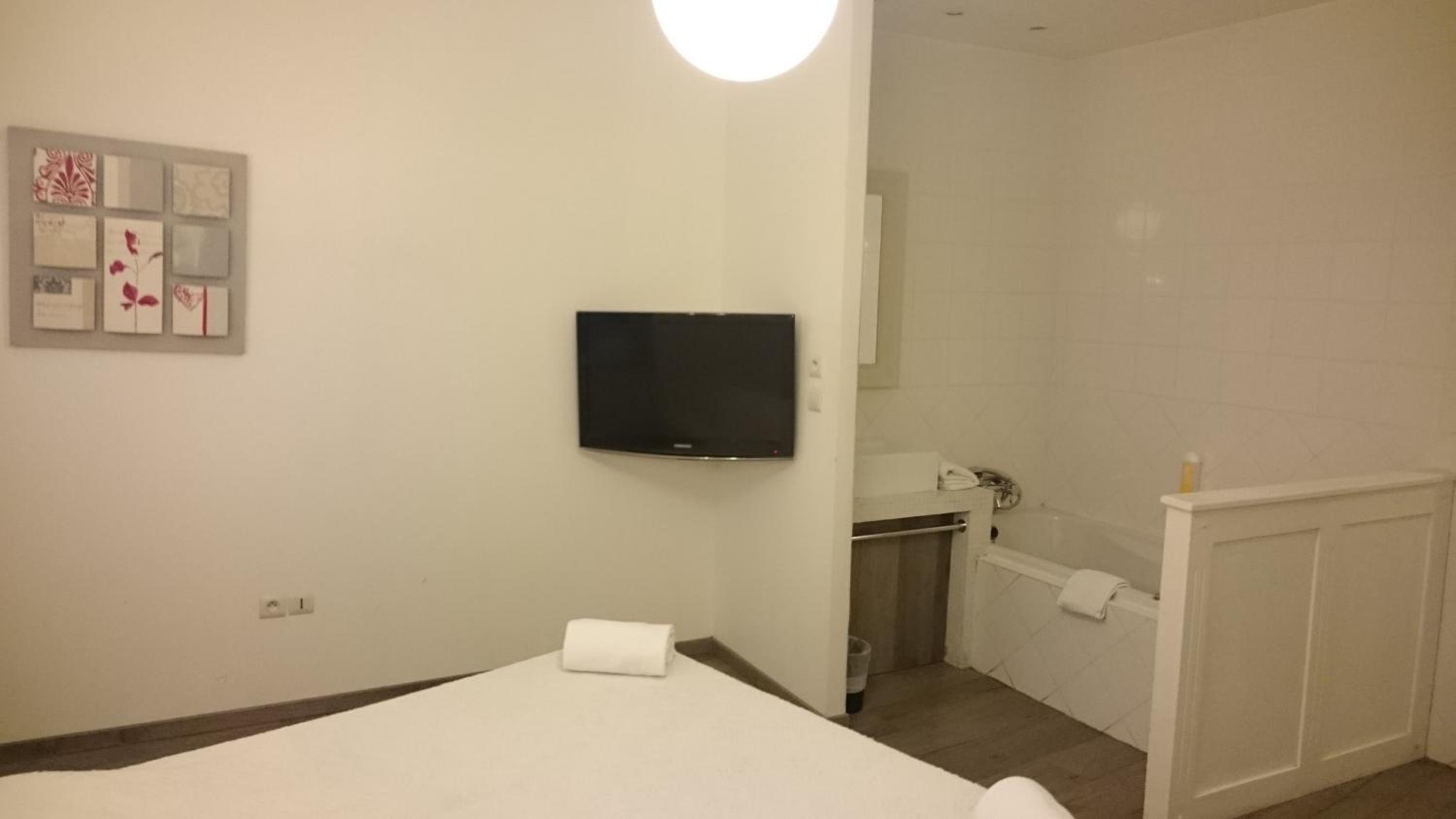 P'TIT DEJ-HOTEL MARTIGUES LE 5 39/57