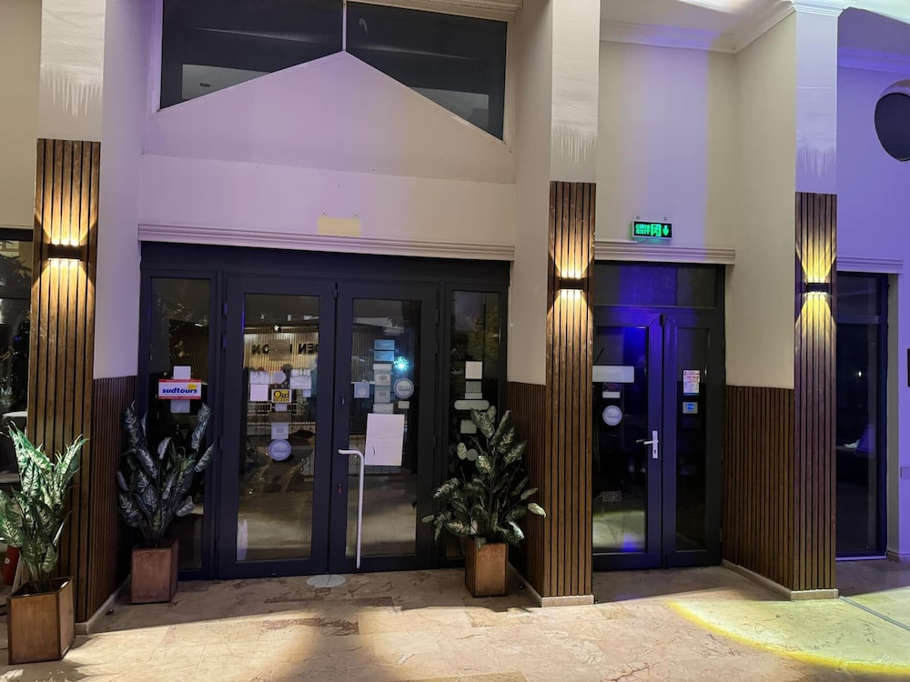 Golden Moon Apart Hotel 13/64