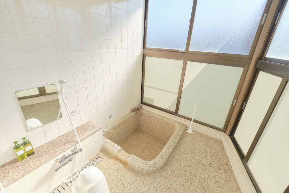 Open-Air Hot Spring Ryokan -Suikoen- [VR] 45/46