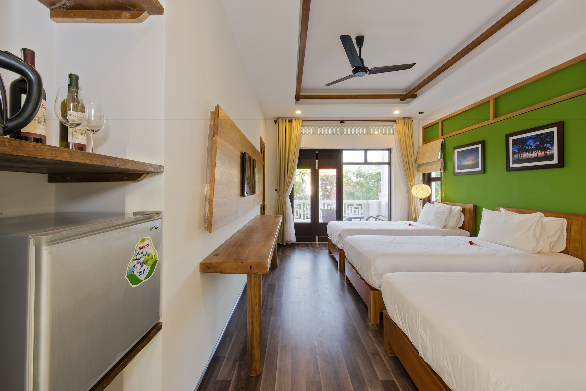 Family, Queen and Twin Beds, Terrace
