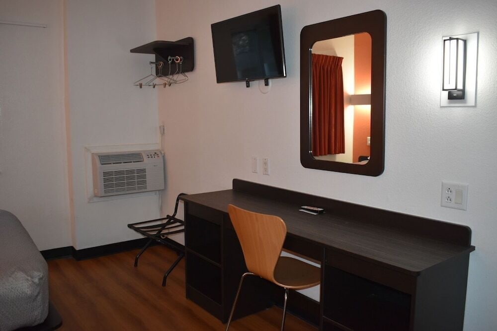 Motel6 Springfield, IL 43/50