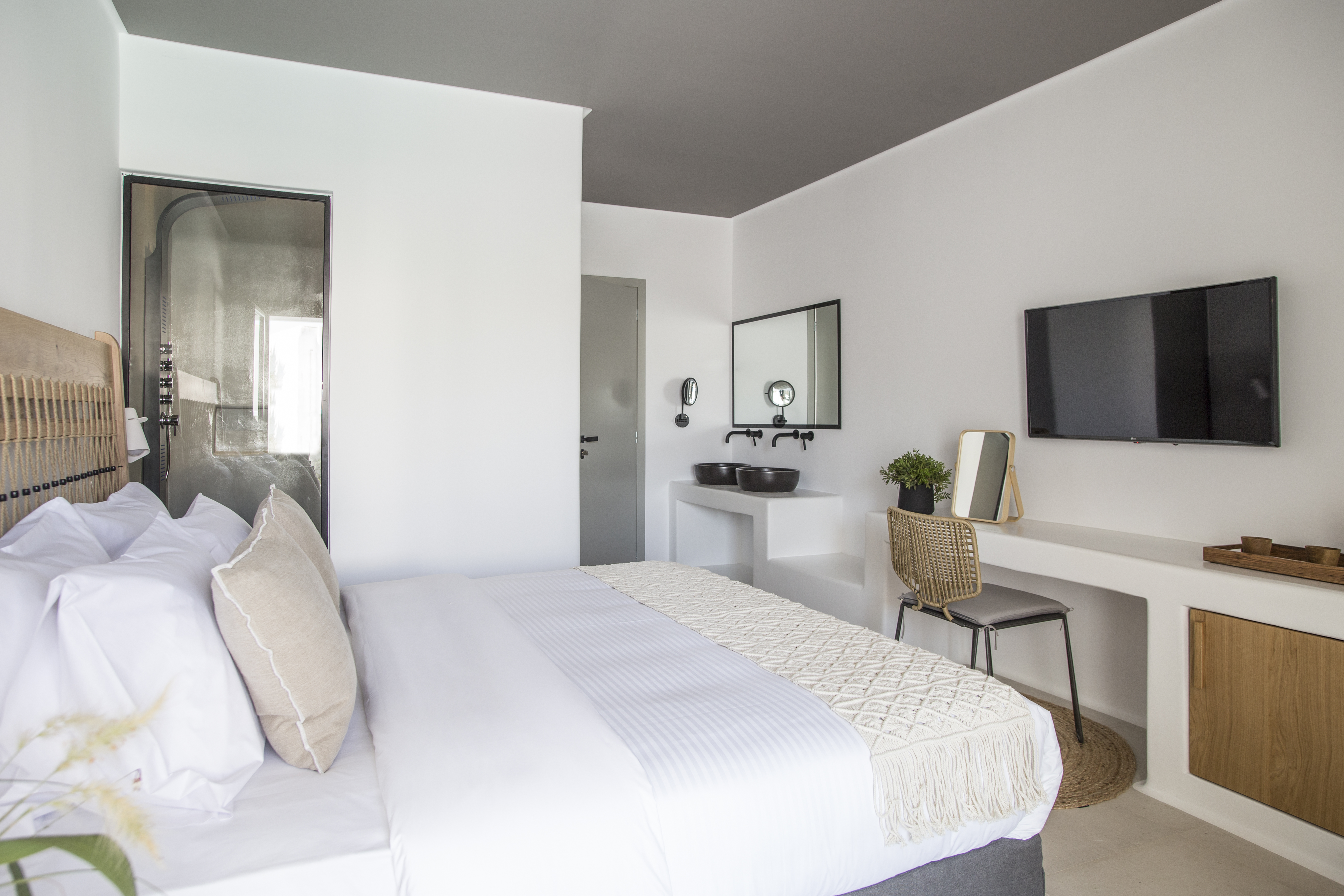 SUITE, BEACH FRONT