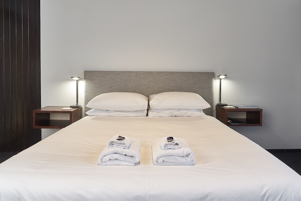 Hotel Carlton Mill 8/64
