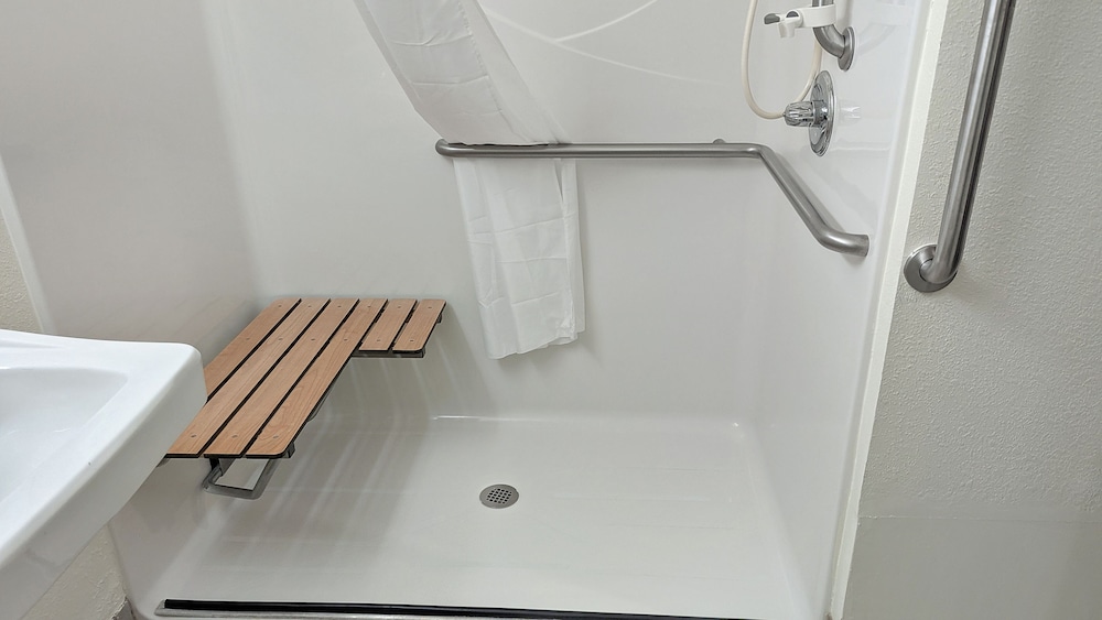 Estherville Hotel Amp Suites 49/50