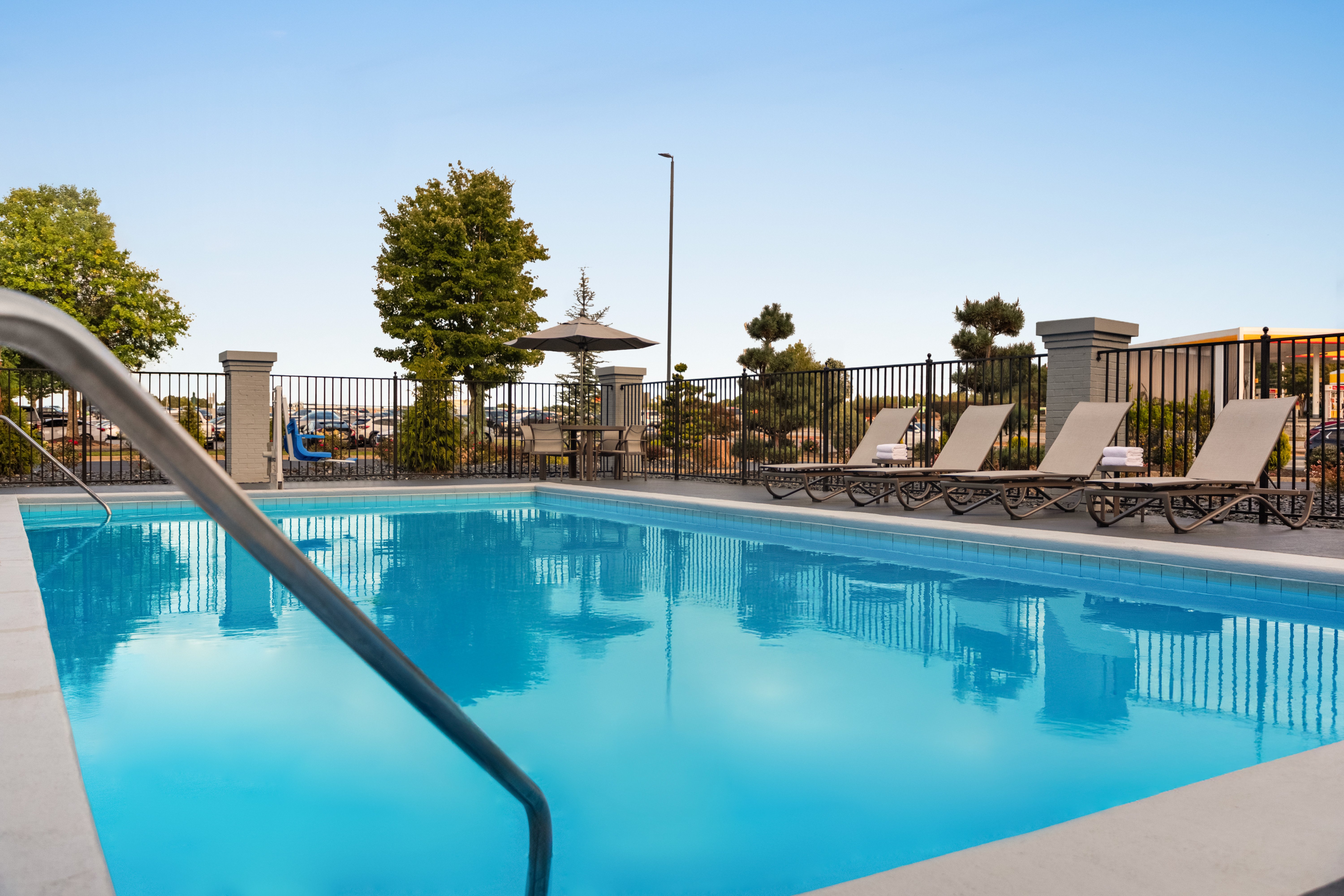 Holiday Inn Express Atlanta-Kennesaw 52/77