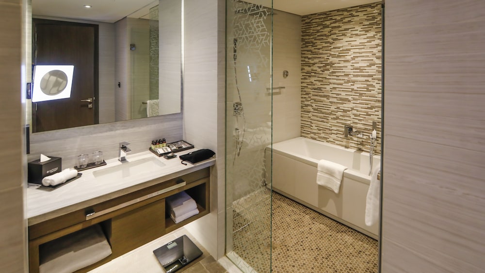 Pullman Hotel Sharjah 62/63