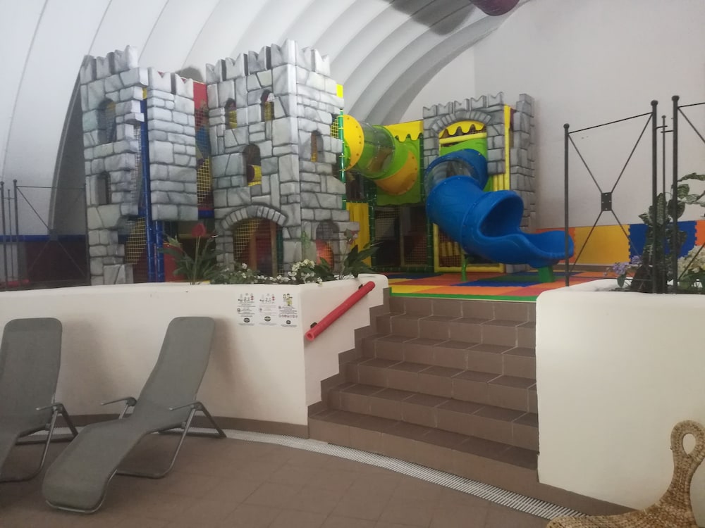 Family Hotel Schloss Rosenegg 56/64