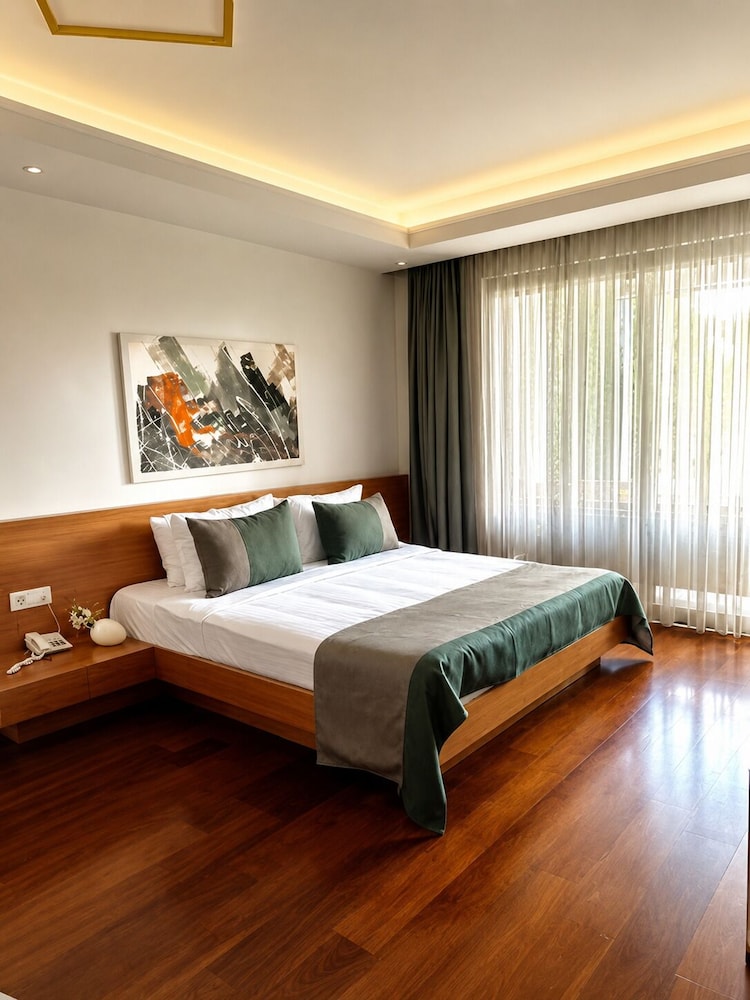 Family Suite, 2 King Beds, Garden View