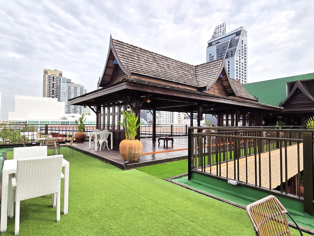TRUE SIAM RANGNAM HOTEL 65/68