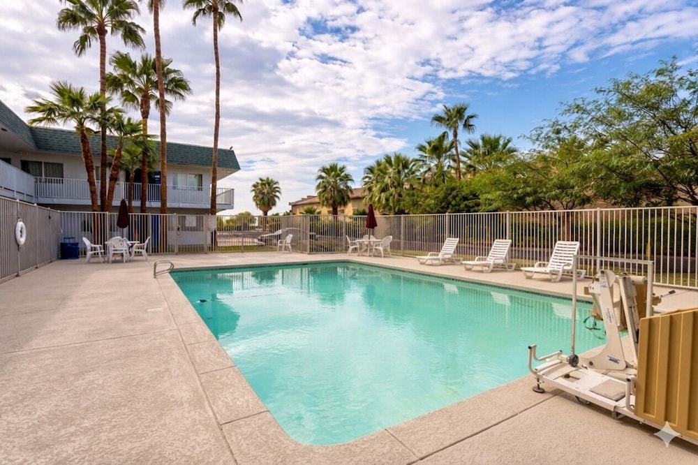 Motel6 Blythe, CA 60/65
