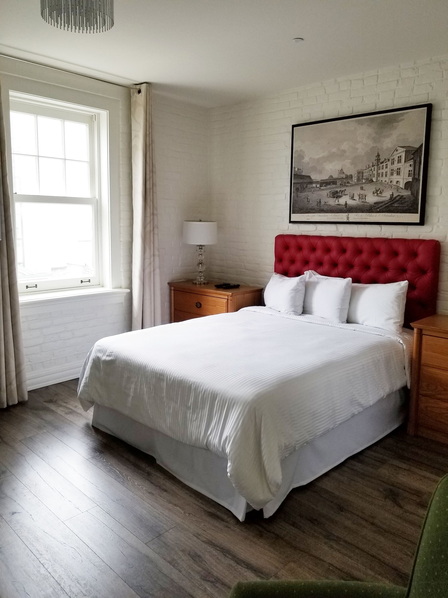 Comfort, Queen Bed