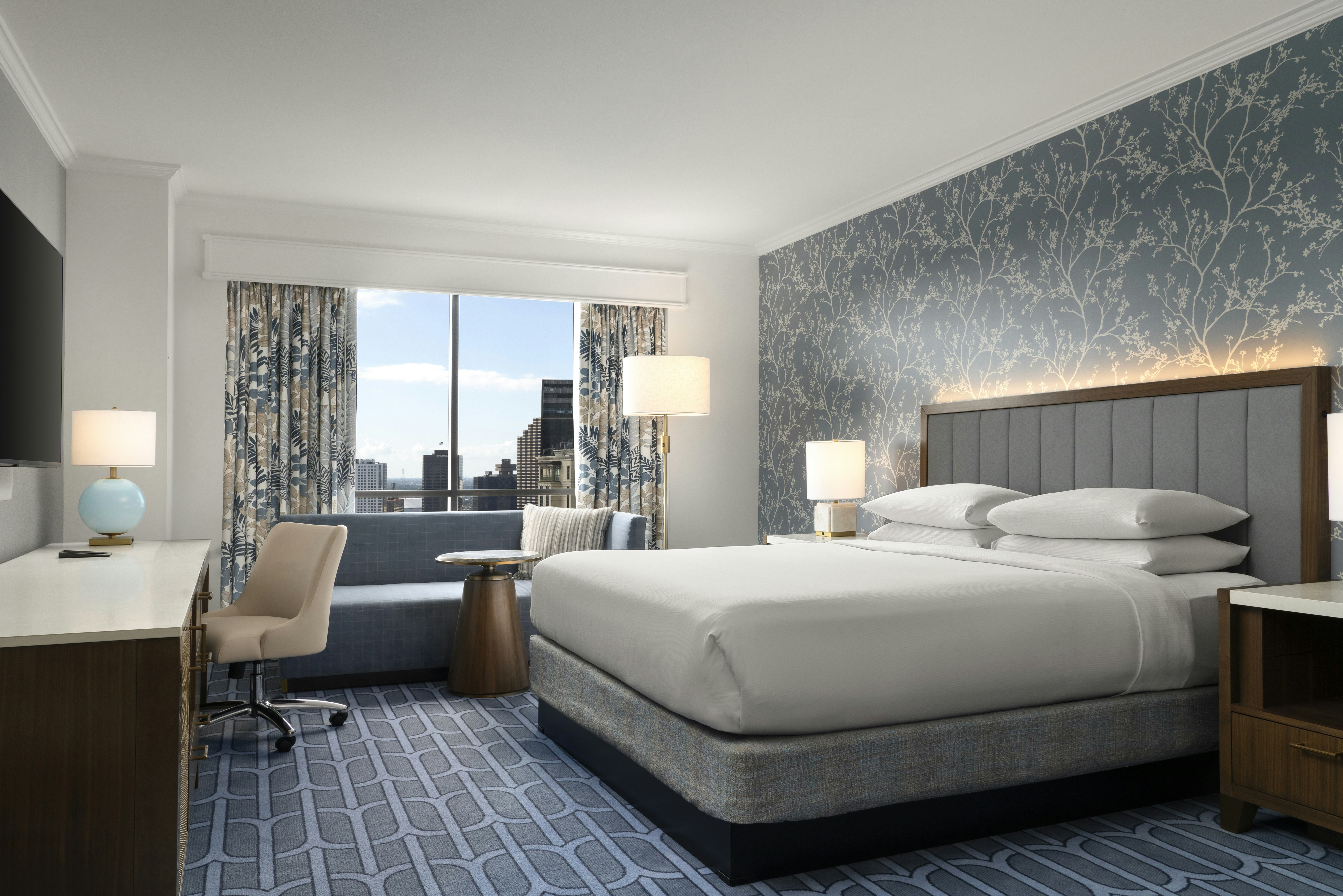 ROOM, KING BED, CITY VIEW