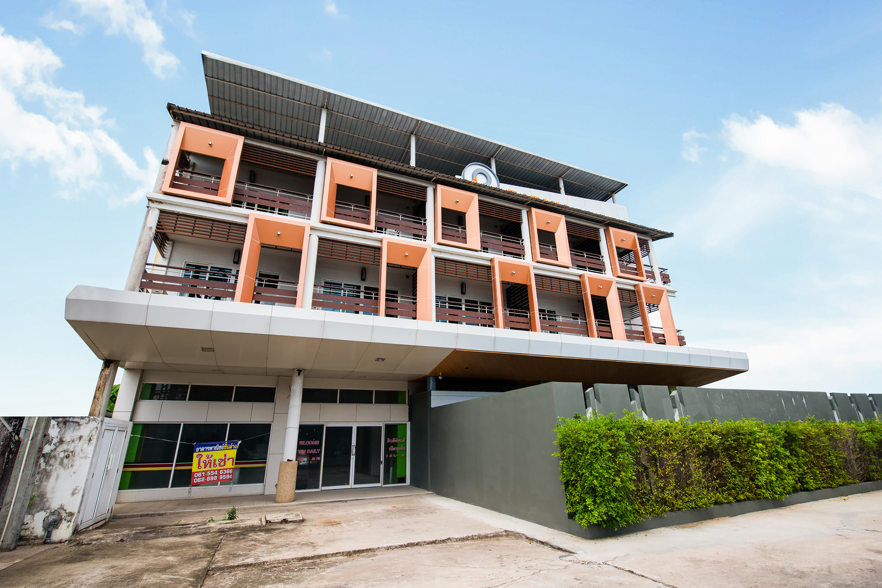 OYO 241 Ratana Hotel Sakdidet 4/25