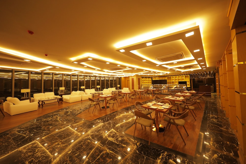 Royal Swiss Lahore 46/65