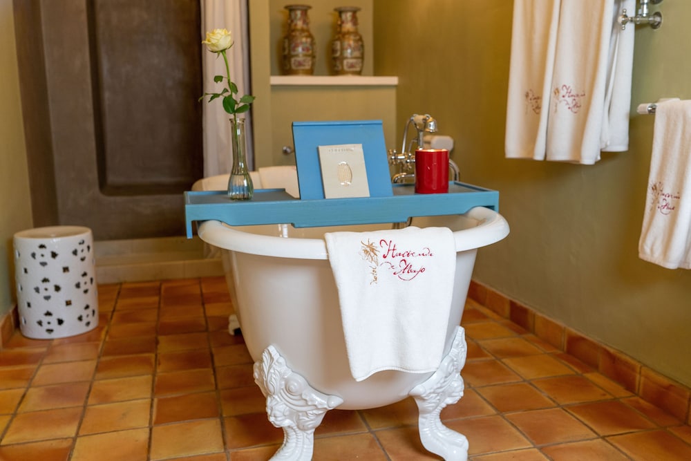 Hacienda De Abajo - Adults Only 50/50